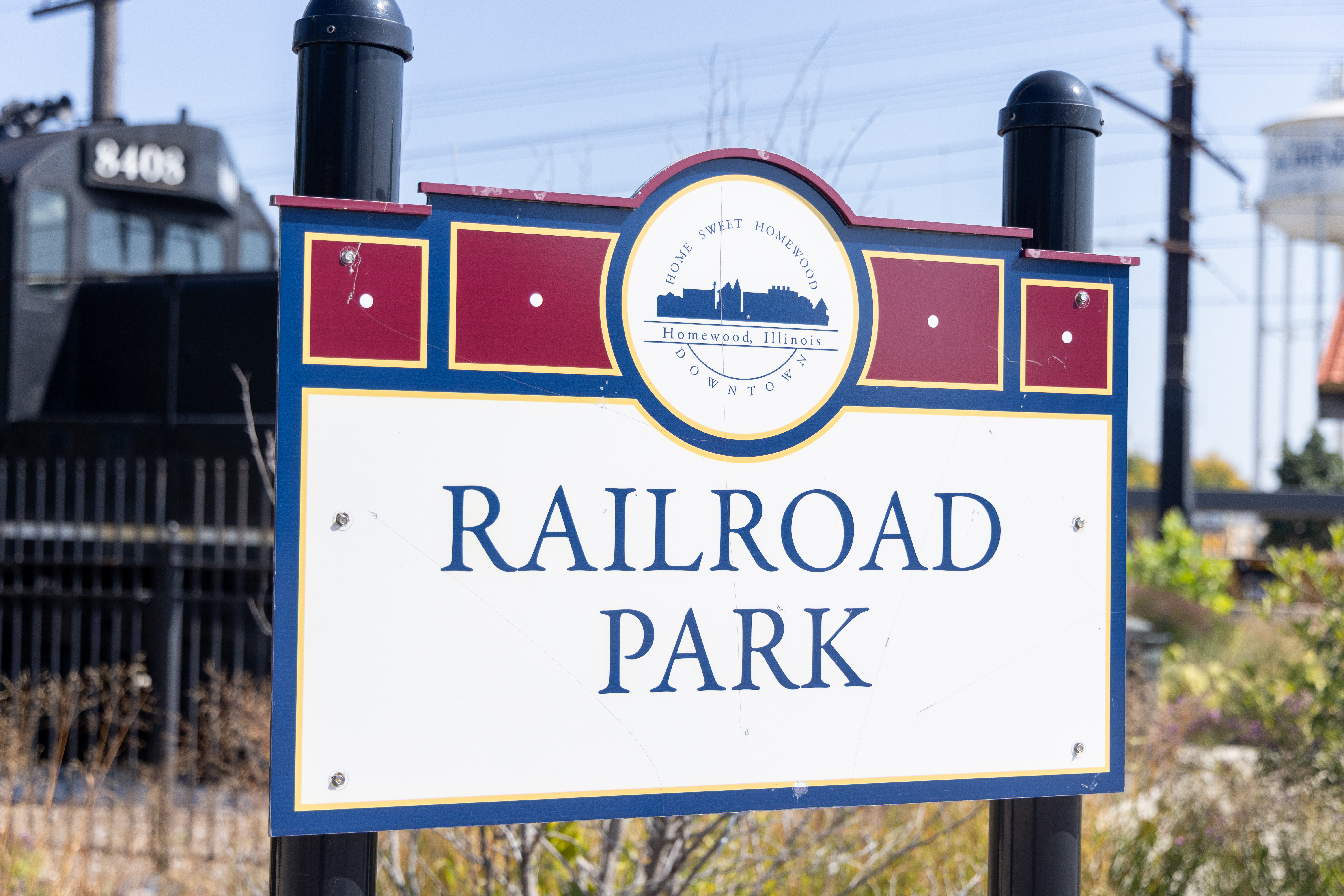 sign that reads homewood railroad park 