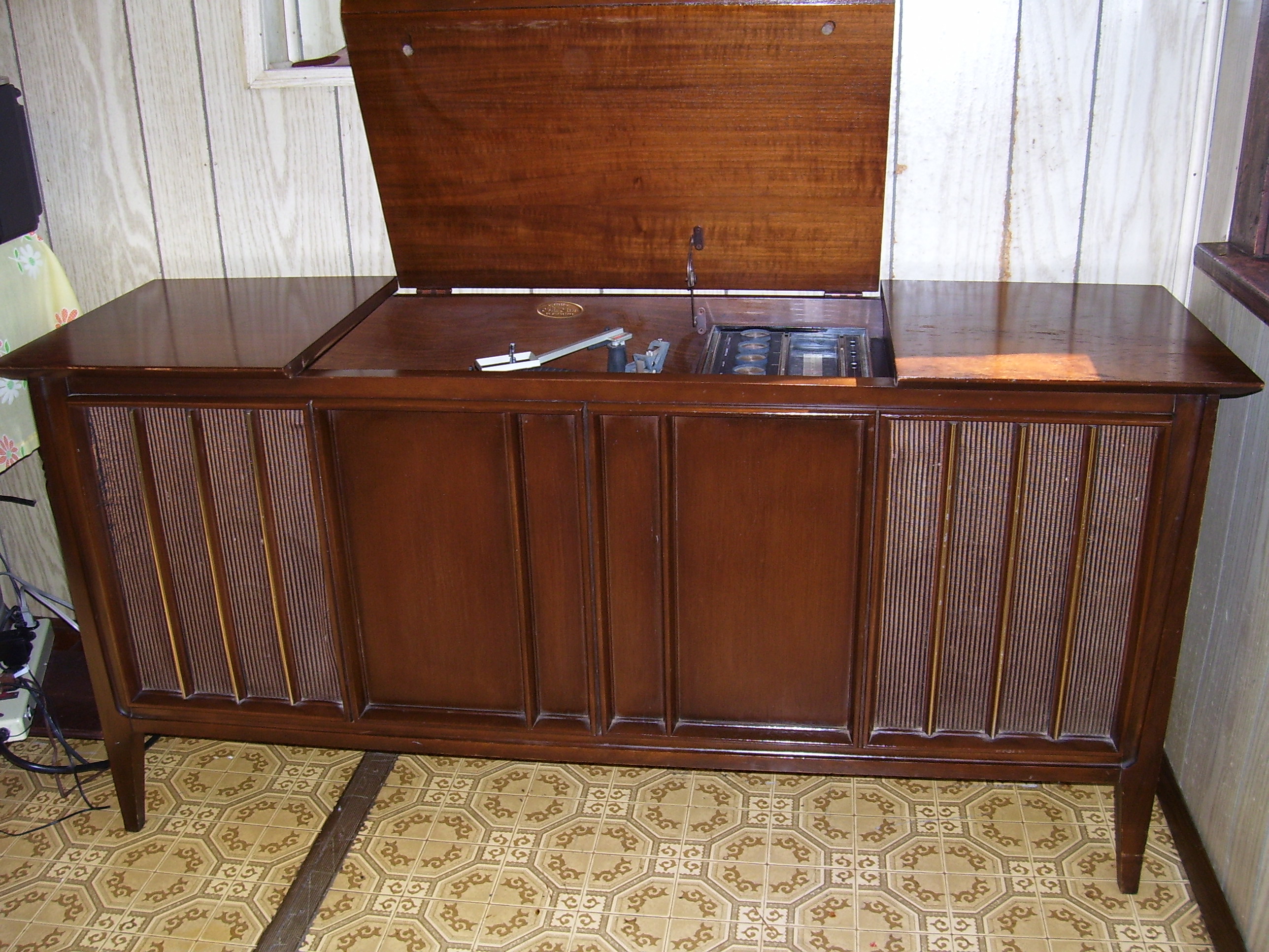 RECORD & MUSIC COLLECTORS SHOW