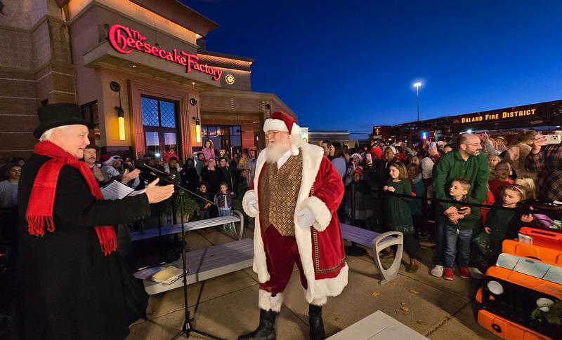SANTA ARRIVAL PARTY & TREE LIGHTING