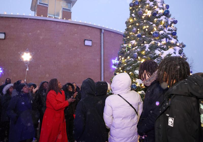 CHRISTMAS TREE LIGHTING