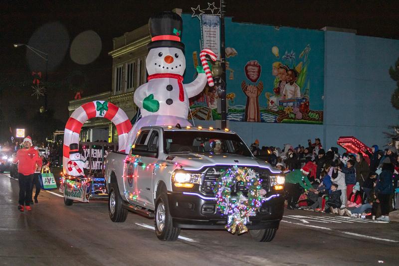 BLUE ISLAND KRINGLE MART & LIGHT PARADE
