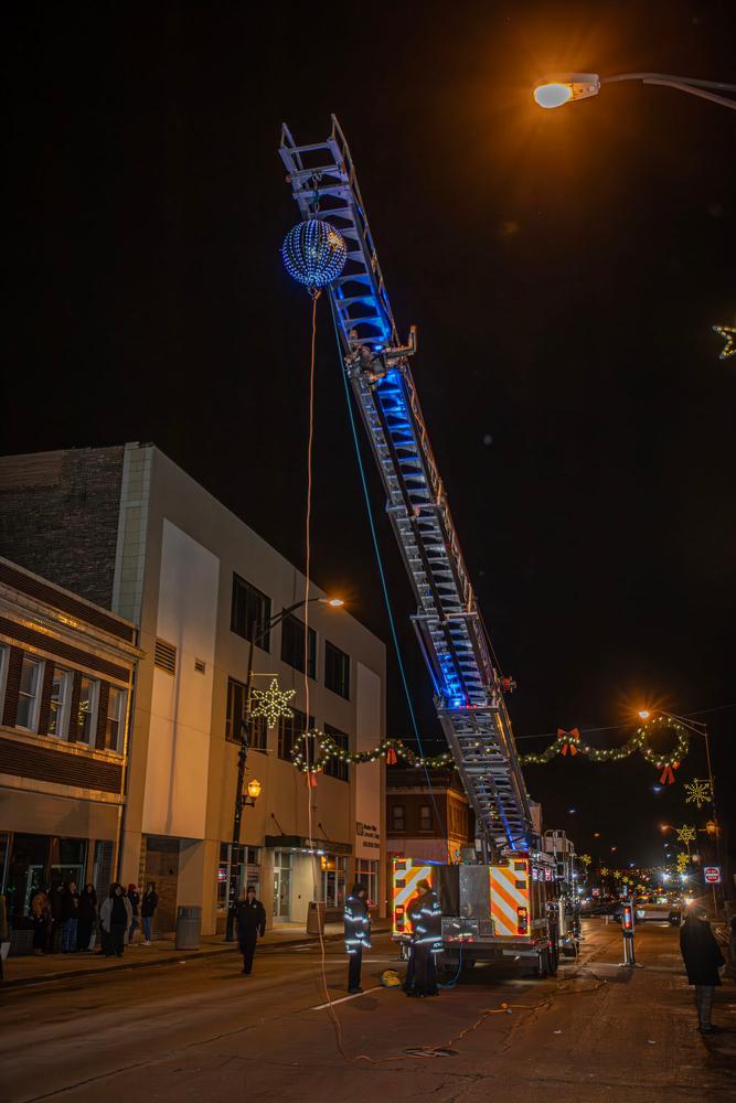 NYE BALL DROP & FIREWORKS