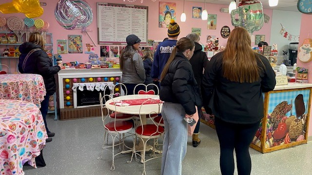 BUBBLY AND CHOCOLATE WALK