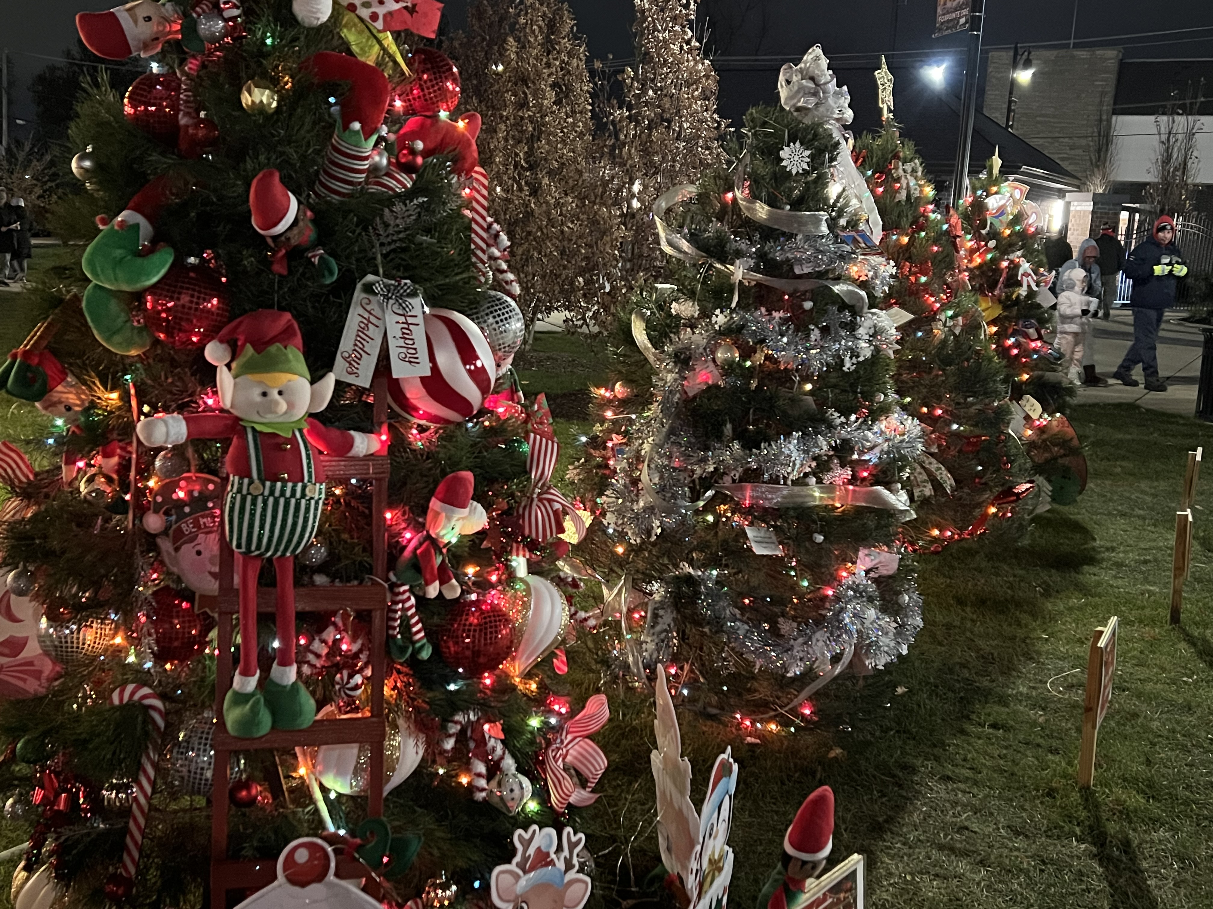 TREE LIGHTING CEREMONY/SANTA & MRS. CLAUS WELCOME HOLIDAY KICKOFF